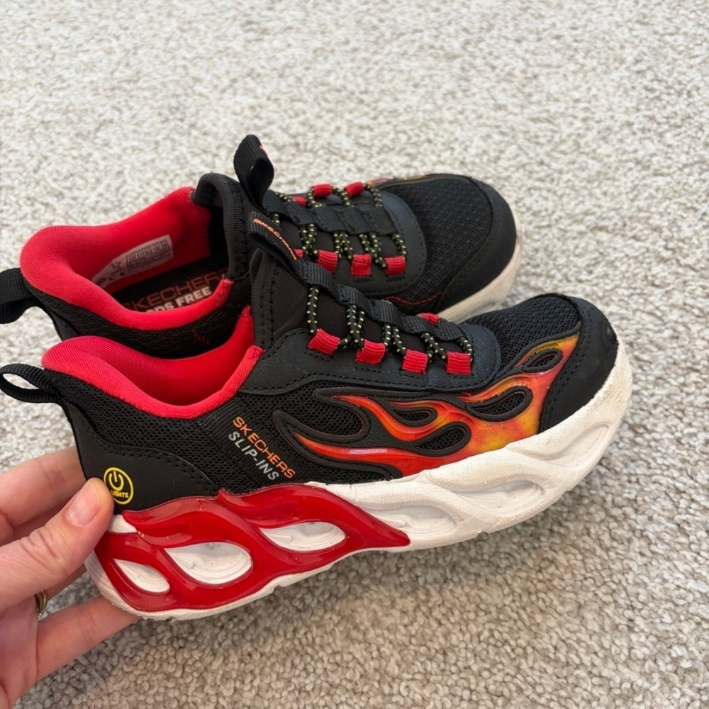 Skechers Kids Slip-ins Light Up Sneakers Size 12 Fire Flames Black Red